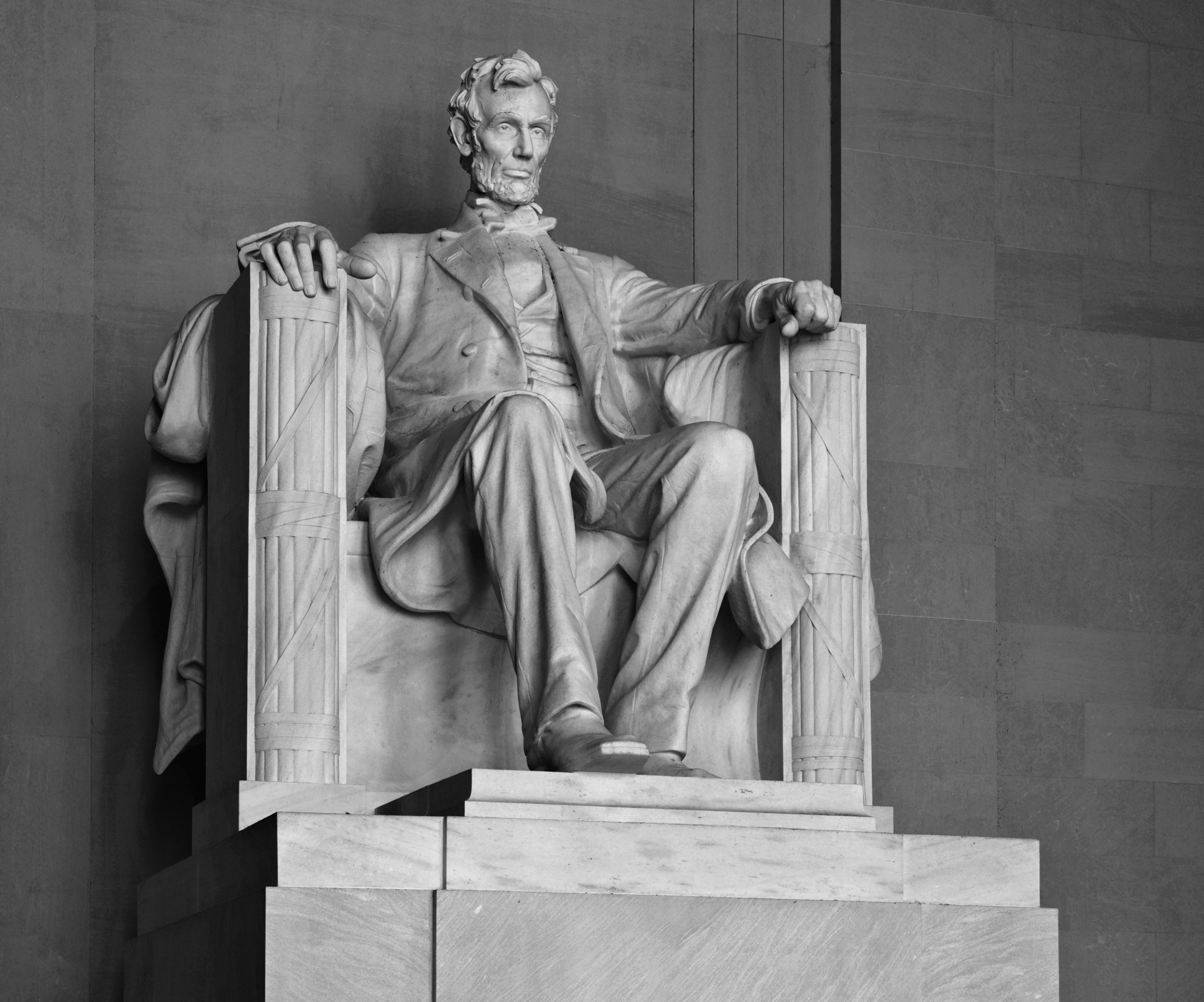 Lincoln_Memorial_(Lincoln_contrasty)