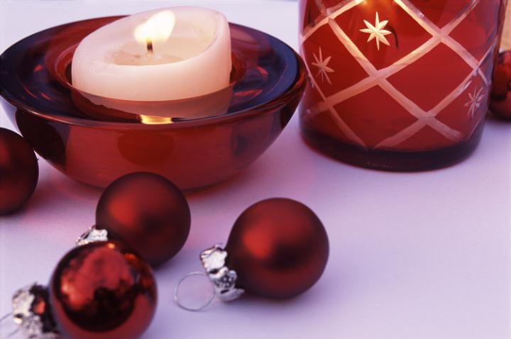 christmas_baubles_and_candles