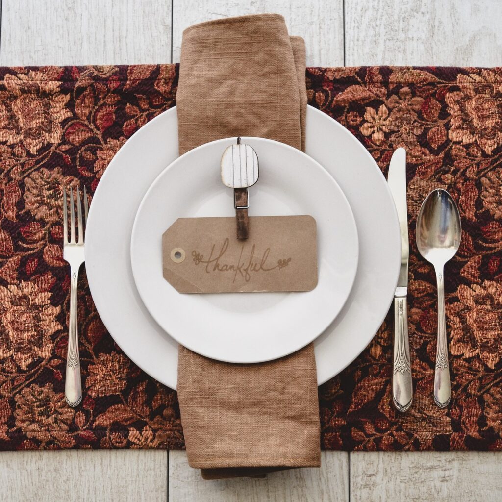 Table setting with Thanksgiving theme, napking with 'Thankful'