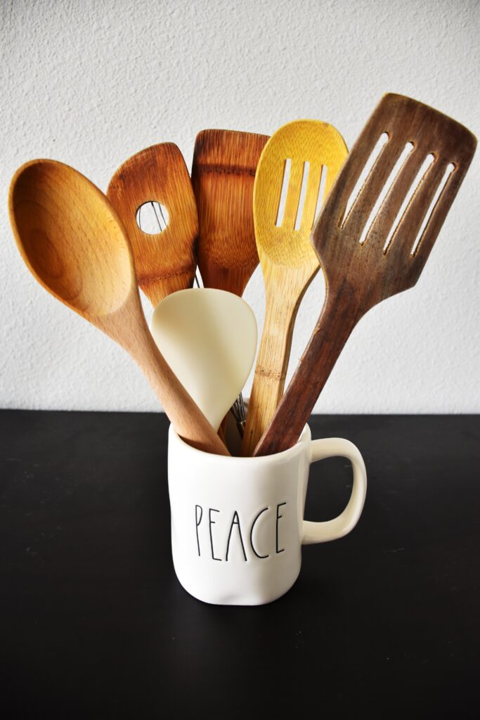 krrajan-kitchen-5032781 kitchen utensils in a Peace mug